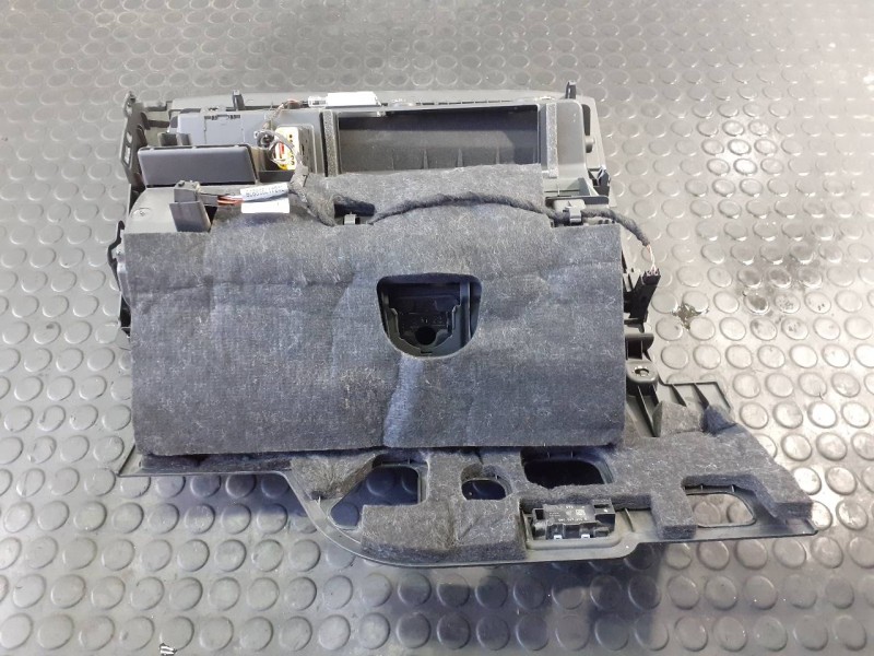 Recambio de guantera para audi a4 avant (8w5) sport edition referencia OEM IAM 8W1857035  P2-B2-12
