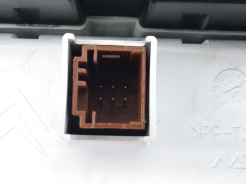 Recambio de cuadro instrumentos para peugeot 3008 access referencia OEM IAM 9810477380 69789480U E1-A4-38-1