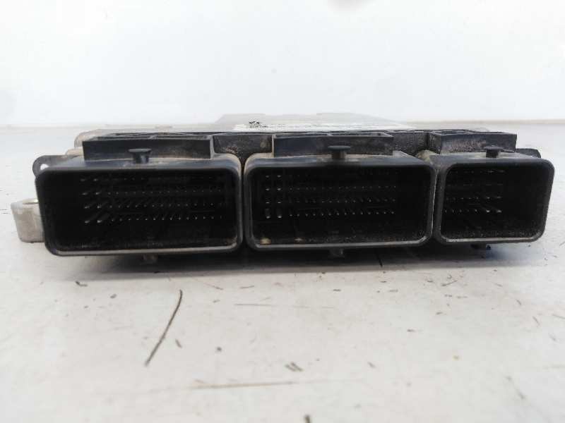 Recambio de centralita motor uce para dacia duster laureate 4x2 referencia OEM IAM 237102213R 0281030439 E2-A1-38-1