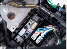 CAJA RELES / FUSIBLES 