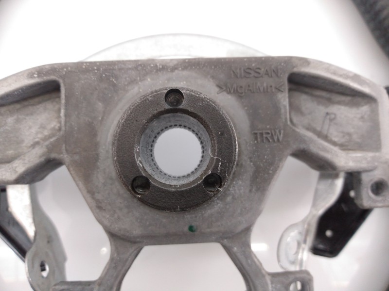 Recambio de volante para nissan juke (f15) tekna referencia OEM IAM 34126715A  E2-A4-54-2