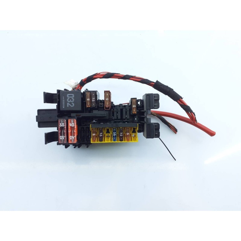 Recambio de caja reles / fusibles para mercedes-benz clase c (w205) lim. c 220 cdi bluetec (205.004) referencia OEM IAM A2059067