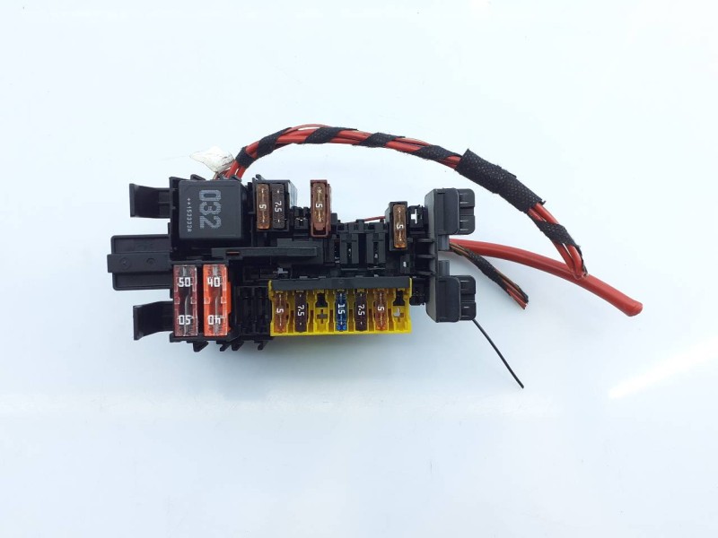 Recambio de caja reles / fusibles para mercedes-benz clase c (w205) lim. c 220 cdi bluetec (205.004) referencia OEM IAM A2059067