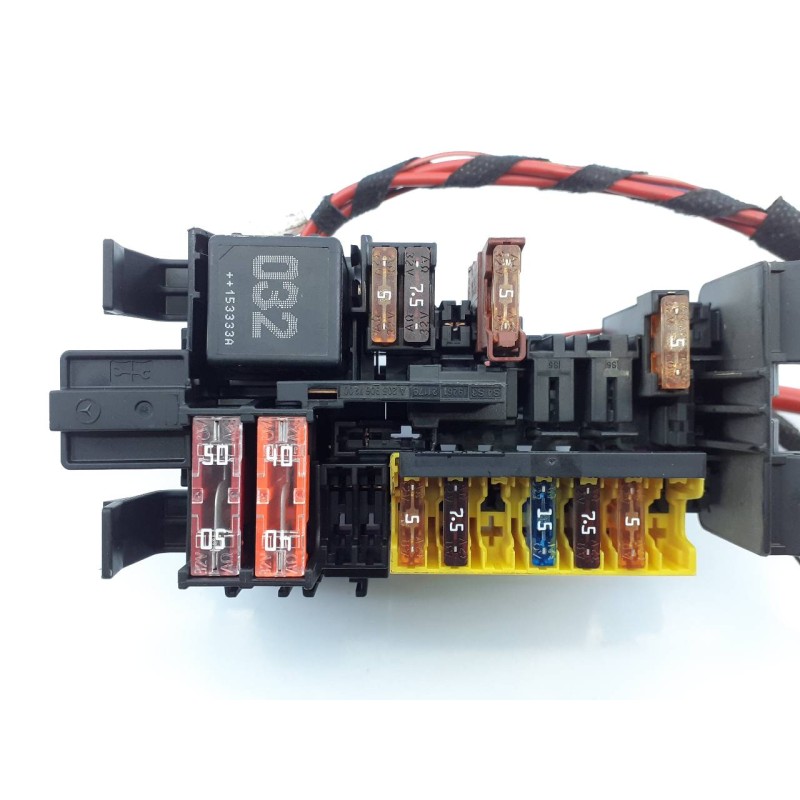 Recambio de caja reles / fusibles para mercedes-benz clase c (w205) lim. c 220 cdi bluetec (205.004) referencia OEM IAM A2059067