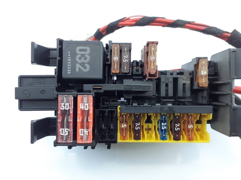 Recambio de caja reles / fusibles para mercedes-benz clase c (w205) lim. c 220 cdi bluetec (205.004) referencia OEM IAM A2059067