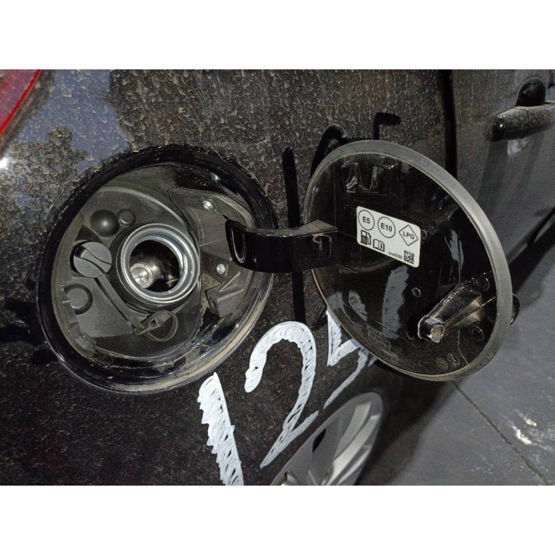 Recambio de tapa exterior combustible para opel corsa e selective referencia OEM IAM   