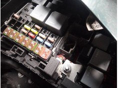 CAJA RELES / FUSIBLES 