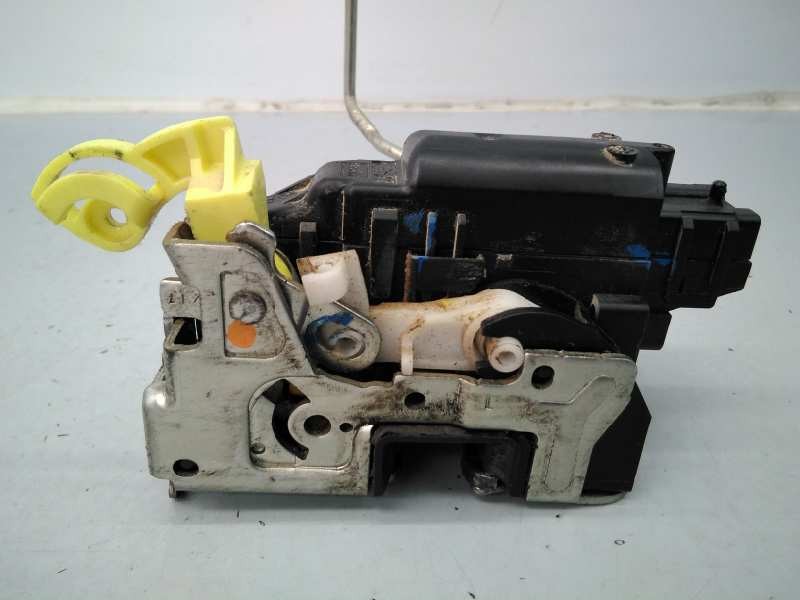 Recambio de cerradura puerta trasera izquierda para dacia duster adventure 4x4 referencia OEM IAM   E1-A1-24-1