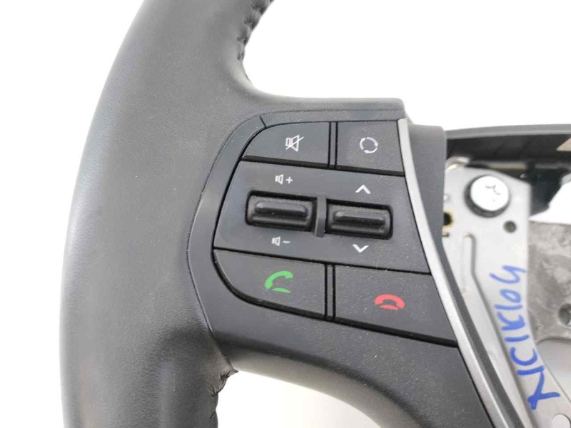 Recambio de volante para hyundai i20 trend referencia OEM IAM 56110C8160TRY  E2-B5-60-2