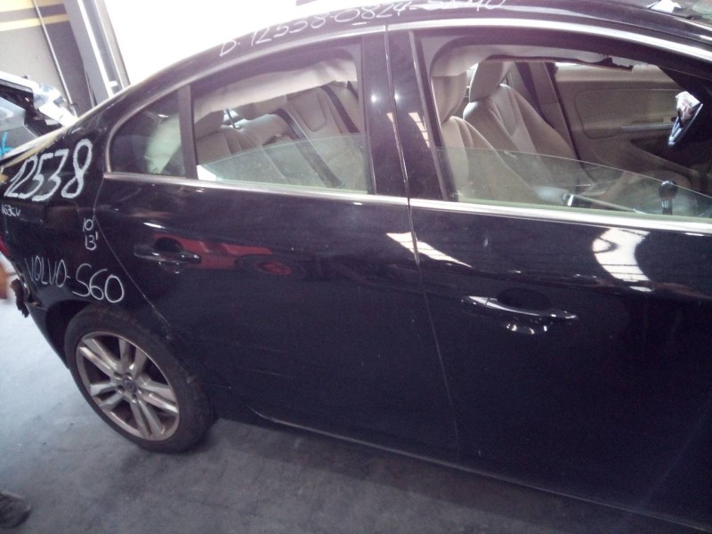 Recambio de puerta trasera derecha para volvo s60 lim. kinetic referencia OEM IAM   