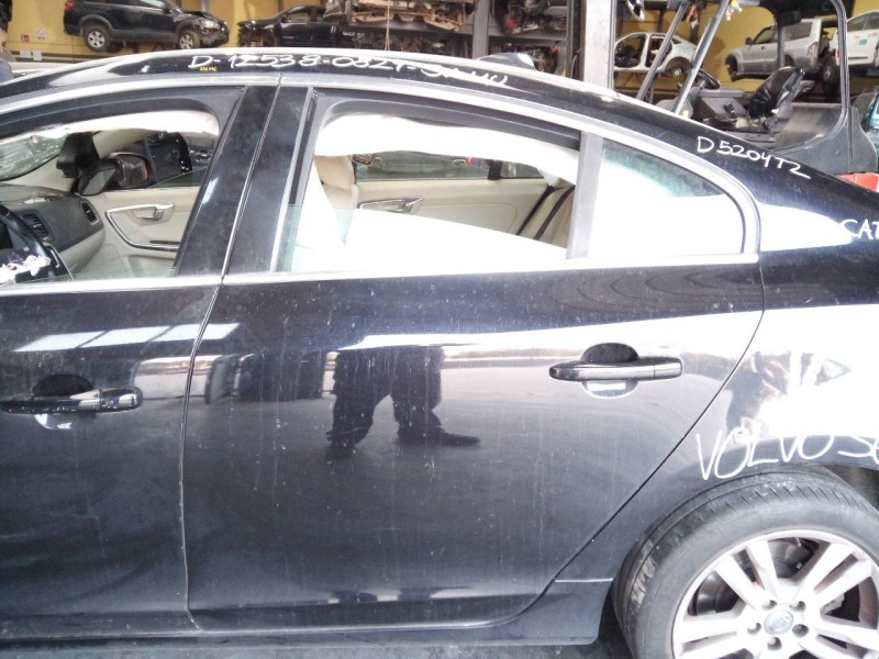 Recambio de puerta trasera izquierda para volvo s60 lim. kinetic referencia OEM IAM   