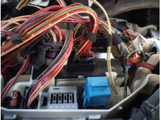 CAJA RELES / FUSIBLES 