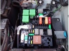 CAJA RELES / FUSIBLES 