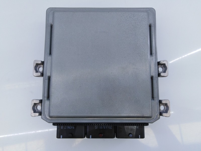 Recambio de centralita motor uce para land rover discovery v6 td se referencia OEM IAM 5WS40405E 7H2Q12A650AF E3-B3-19-1