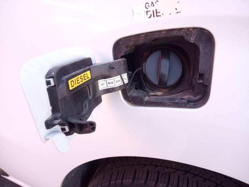 Recambio de tapa exterior combustible para opel vivaro furgón l select referencia OEM IAM   