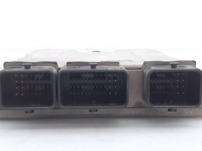 Recambio de centralita motor uce para peugeot 307 break / sw (s1) sw referencia OEM IAM 9647472780 0281011081 E3-B2-3-3