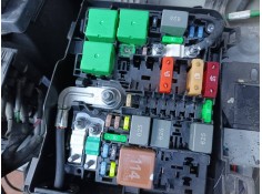 CAJA RELES / FUSIBLES 