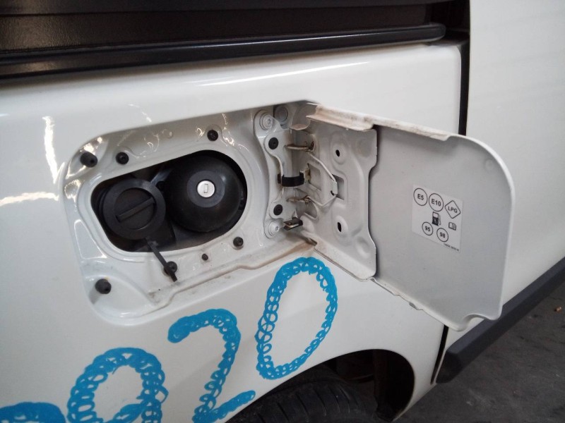 Recambio de tapa exterior combustible para dacia dokker express ambiance referencia OEM IAM   