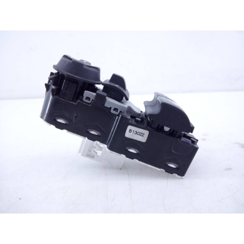 Recambio de mando elevalunas delantero izquierdo para peugeot expert furgón pro standard referencia OEM IAM 96784561ZD  E3-B2-24