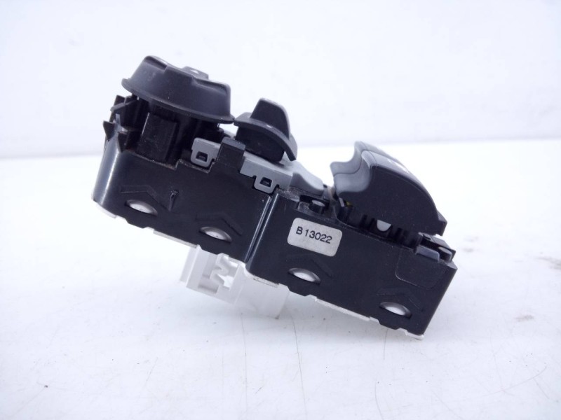 Recambio de mando elevalunas delantero izquierdo para peugeot expert furgón pro standard referencia OEM IAM 96784561ZD  E3-B2-24
