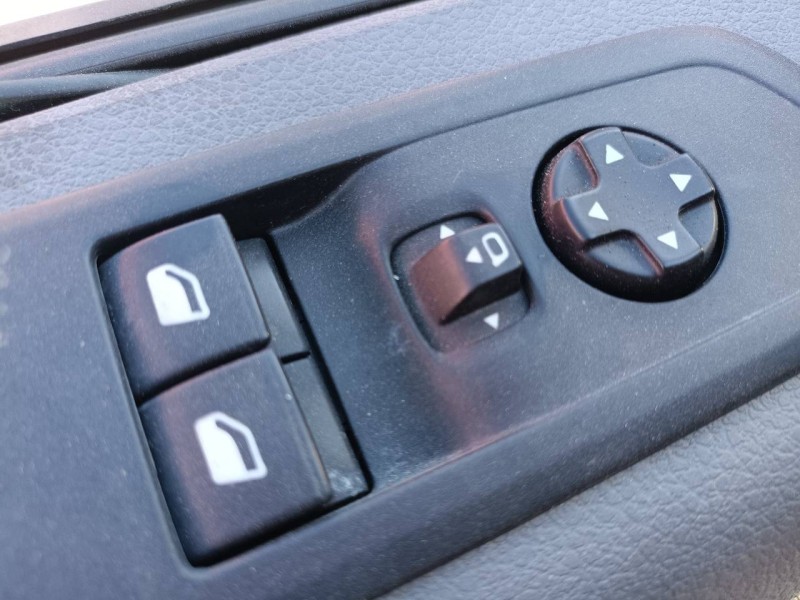 Recambio de mando elevalunas delantero izquierdo para peugeot expert furgón pro standard referencia OEM IAM 96784561ZD  E3-B2-24
