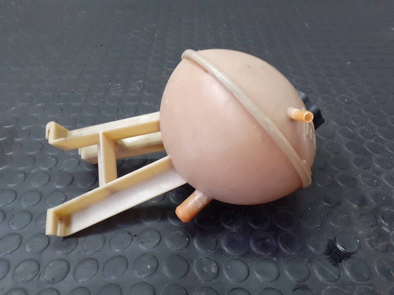 Recambio de deposito expansion para land rover defender (ld) 90 e familiar referencia OEM IAM   P2-B3-18