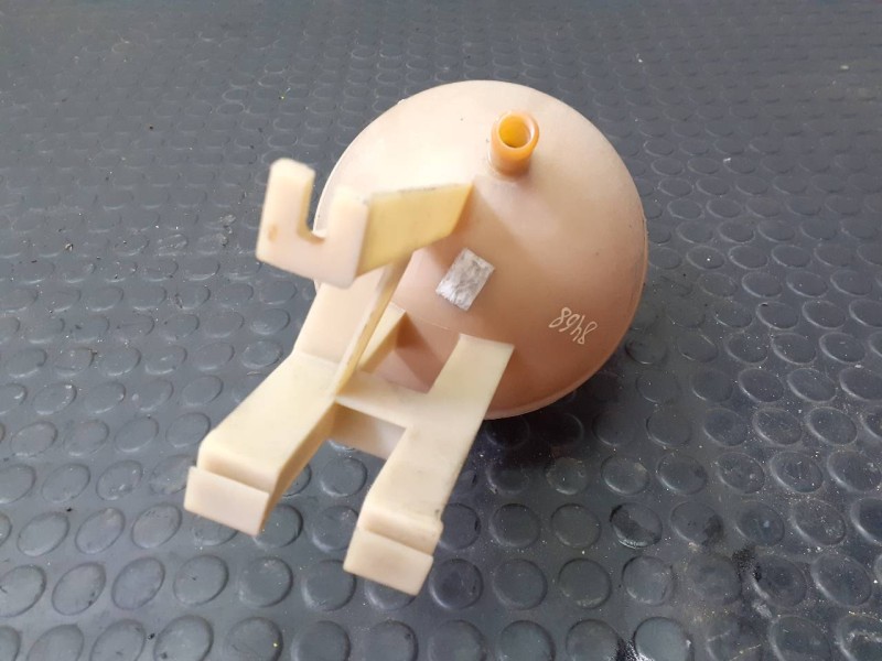 Recambio de deposito expansion para land rover defender (ld) 90 e familiar referencia OEM IAM   P2-B3-18