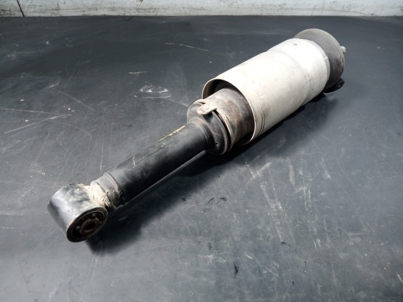 Recambio de amortiguador delantero izquierdo para land rover range rover sport v8 td se referencia OEM IAM   P1-B4-3