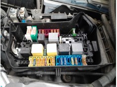 CAJA RELES / FUSIBLES 