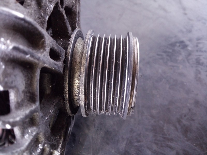 Recambio de alternador para dacia duster laureate 4x2 referencia OEM IAM 231003831R TG12C094 P3-A5-18-2