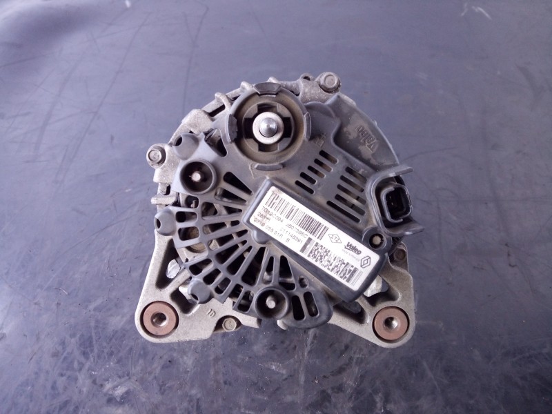 Recambio de alternador para dacia duster laureate 4x2 referencia OEM IAM 231003831R TG12C094 P3-A5-18-2