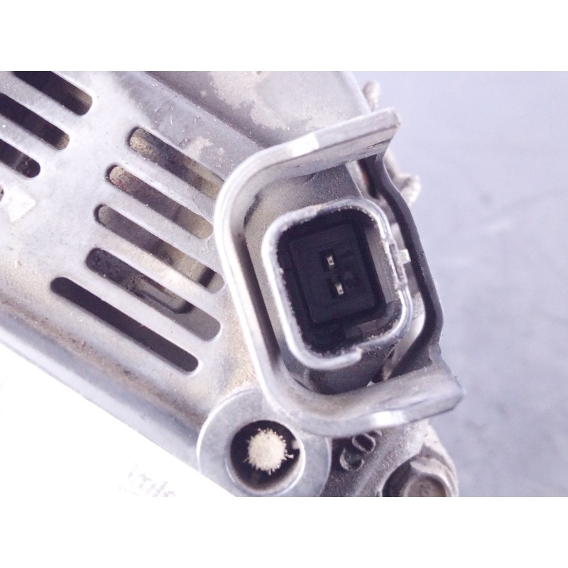 Recambio de alternador para dacia duster laureate 4x2 referencia OEM IAM 231003831R TG12C094 P3-A5-18-2