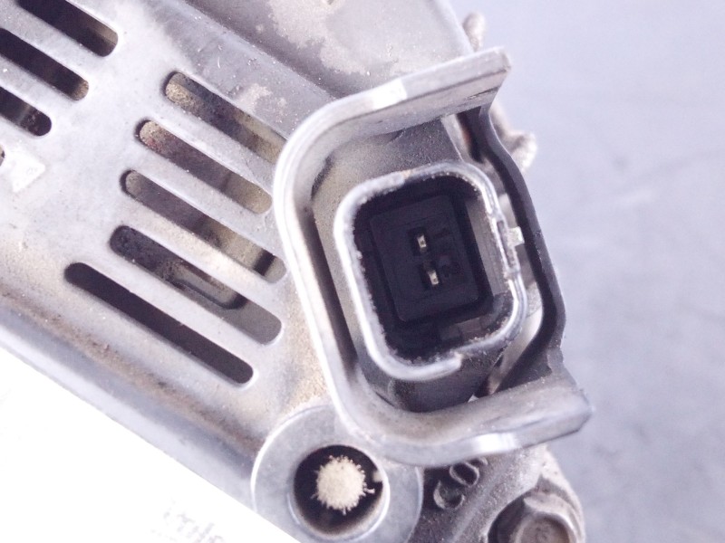 Recambio de alternador para dacia duster laureate 4x2 referencia OEM IAM 231003831R TG12C094 P3-A5-18-2