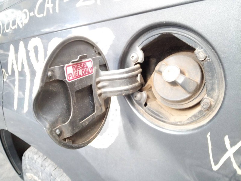 Recambio de tapa exterior combustible para jeep gr. cherokee (wh) 3.0 crd limited referencia OEM IAM   