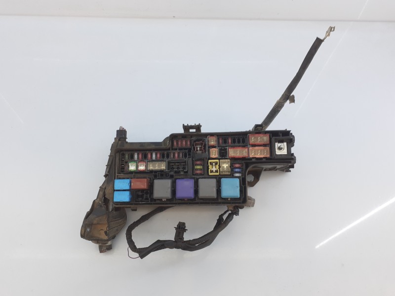 Recambio de caja reles / fusibles para toyota hilux (kun) referencia OEM IAM   E2-B4-13-1