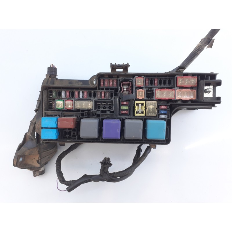 Recambio de caja reles / fusibles para toyota hilux (kun) referencia OEM IAM   E2-B4-13-1