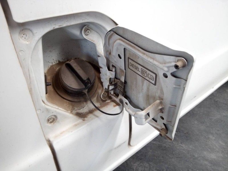 Recambio de tapa exterior combustible para nissan nv 200 (m20) kasten comfort referencia OEM IAM   