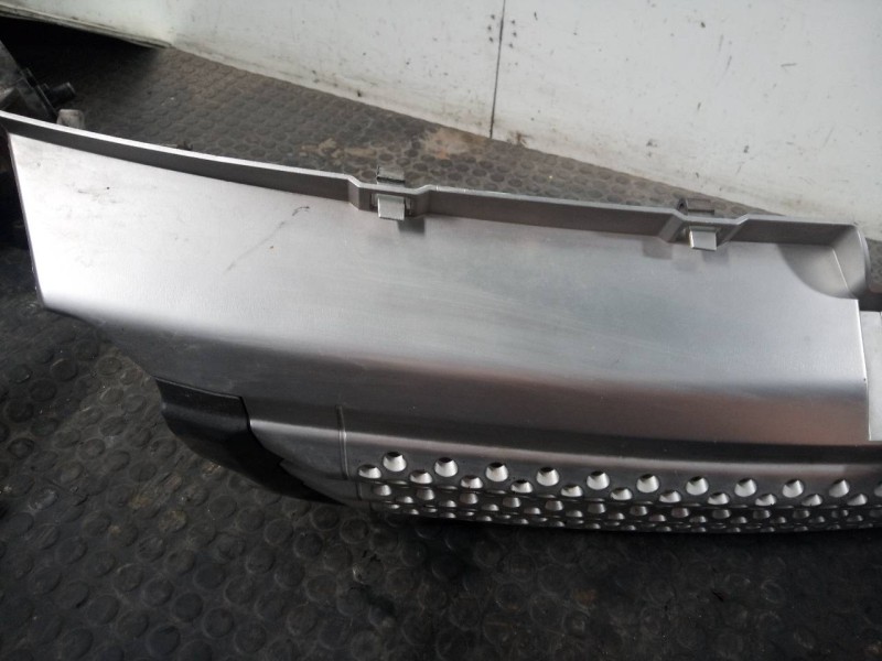 Recambio de rejilla delantera para land rover range rover sport v8 td se referencia OEM IAM   P2-A2-38