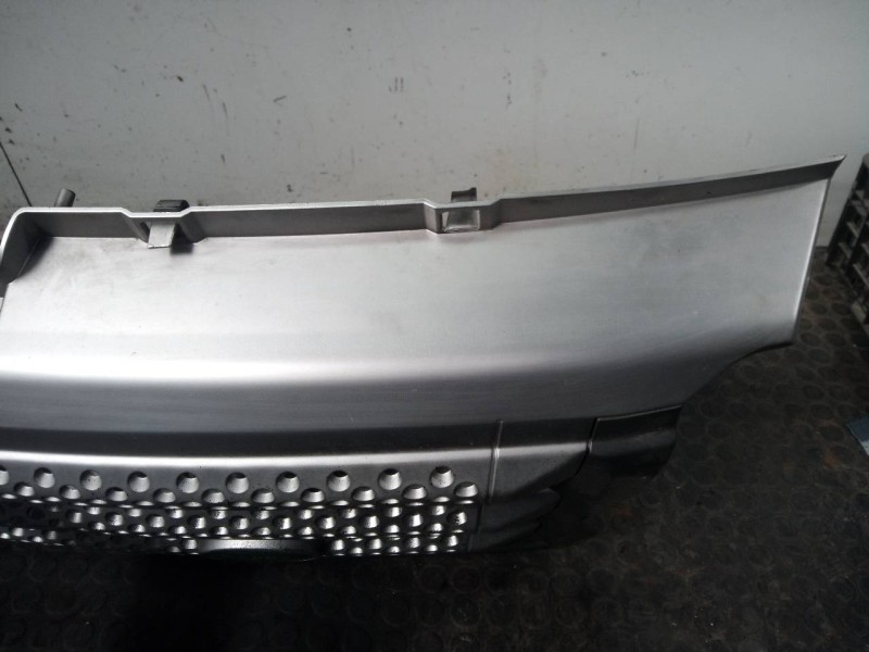 Recambio de rejilla delantera para land rover range rover sport v8 td se referencia OEM IAM   P2-A2-38