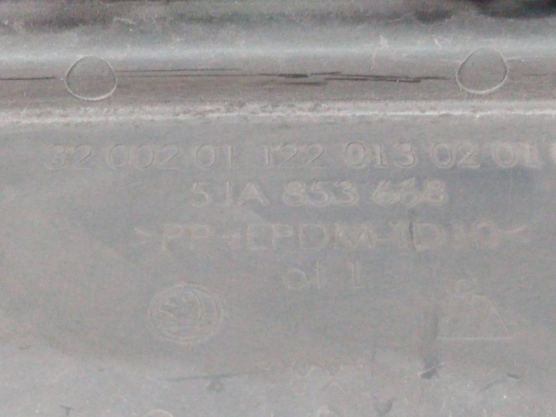 Recambio de rejilla delantera para skoda rapid active referencia OEM IAM 5JA853668  P2-A2-32