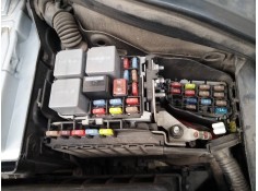 CAJA RELES / FUSIBLES 