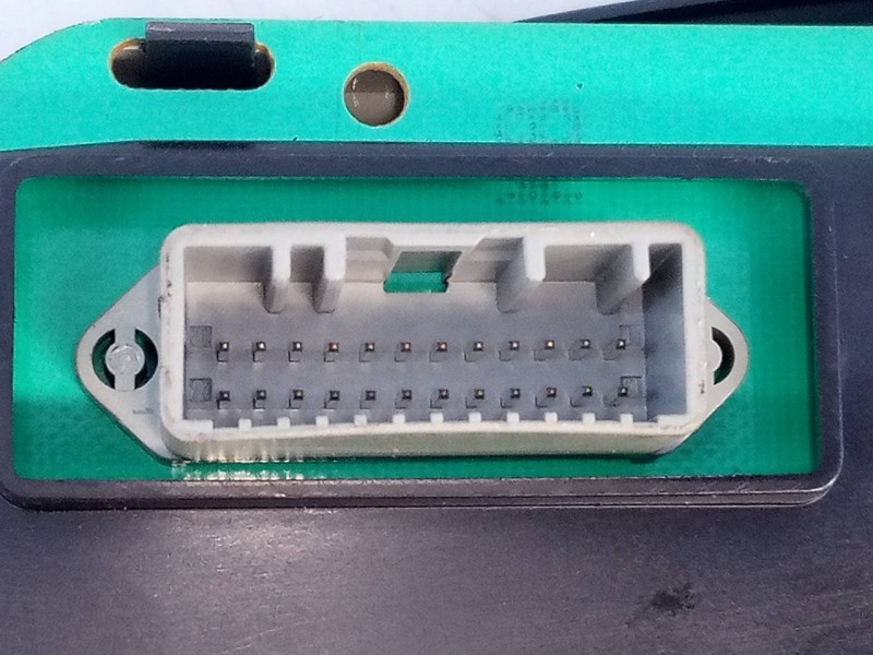 Recambio de cuadro instrumentos para dacia duster laureate 4x2 referencia OEM IAM P248100027R  E2-A1-43-1