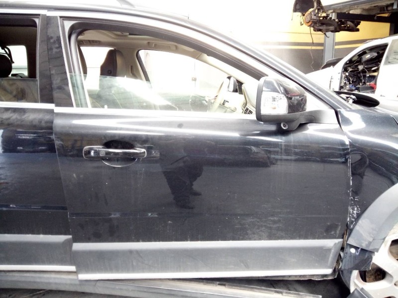 Recambio de puerta delantera derecha para volvo xc70 kinetic awd referencia OEM IAM   