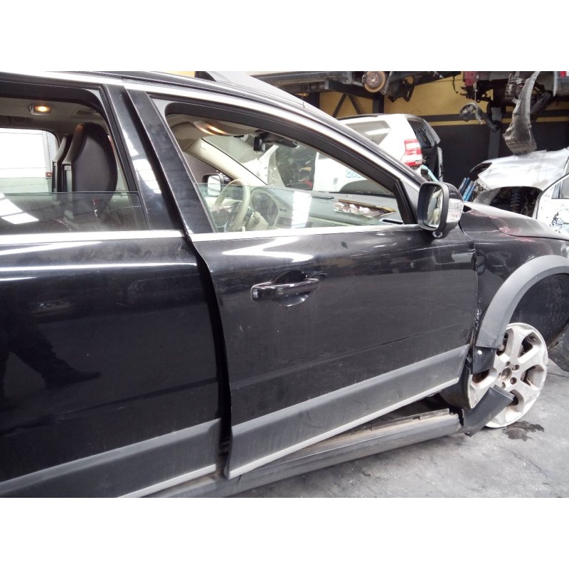 Recambio de puerta delantera derecha para volvo xc70 kinetic awd referencia OEM IAM   