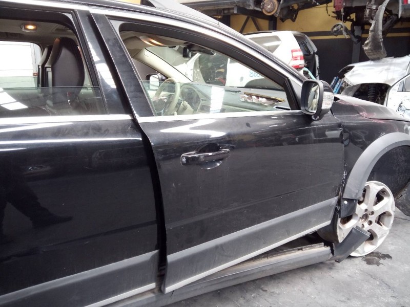 Recambio de puerta delantera derecha para volvo xc70 kinetic awd referencia OEM IAM   