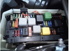 CAJA RELES / FUSIBLES 