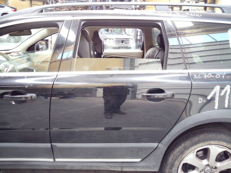 Recambio de puerta trasera izquierda para volvo xc70 kinetic awd referencia OEM IAM   