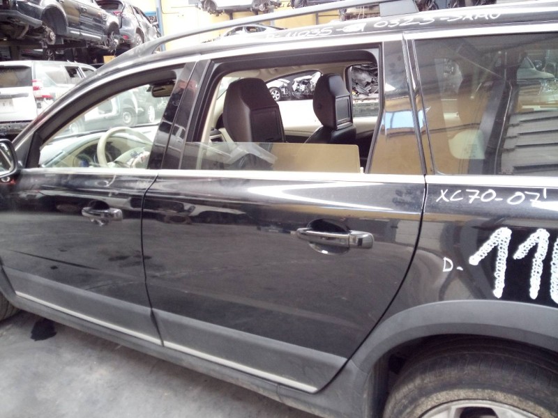 Recambio de puerta trasera izquierda para volvo xc70 kinetic awd referencia OEM IAM   