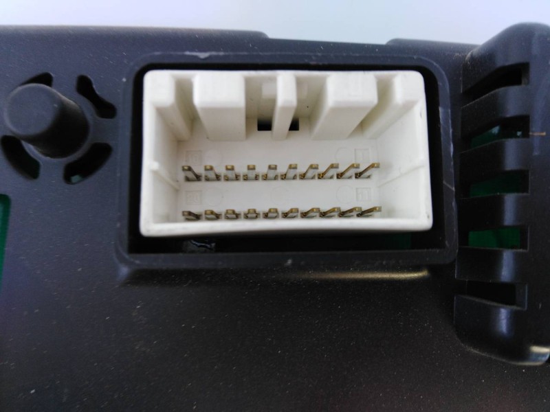 Recambio de cuadro instrumentos para ssangyong kyron 200 xdi limited referencia OEM IAM 8022009100  E3-A3-17-3