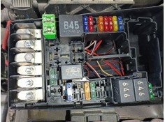 CAJA RELES / FUSIBLES 